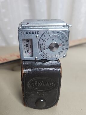 Vintage Sekonic compact incident light meter W/ original leather case